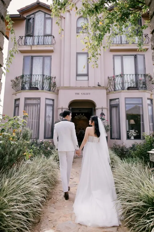 Wedding couple entering a historic villa