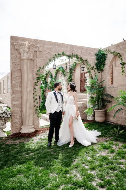 Wedding couple in an elegant garden