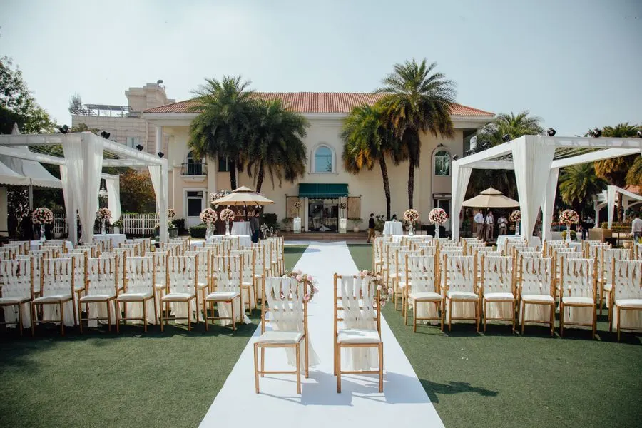 Elegant outdoor ceremony setting
